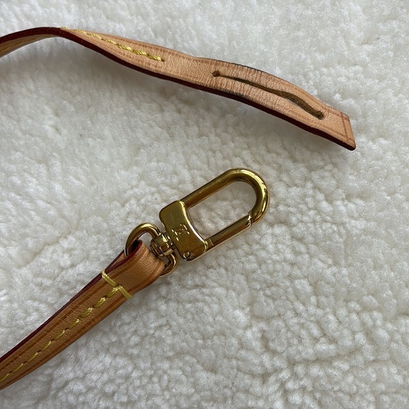 Authentic 💯! Louis Vuitton MM pouch - Picture 11 of 12